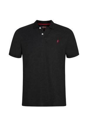 Crna polo majica od pamuka, koja ima tri dugmeta, kratke rukave i mali crveni logo s lijeve strane.