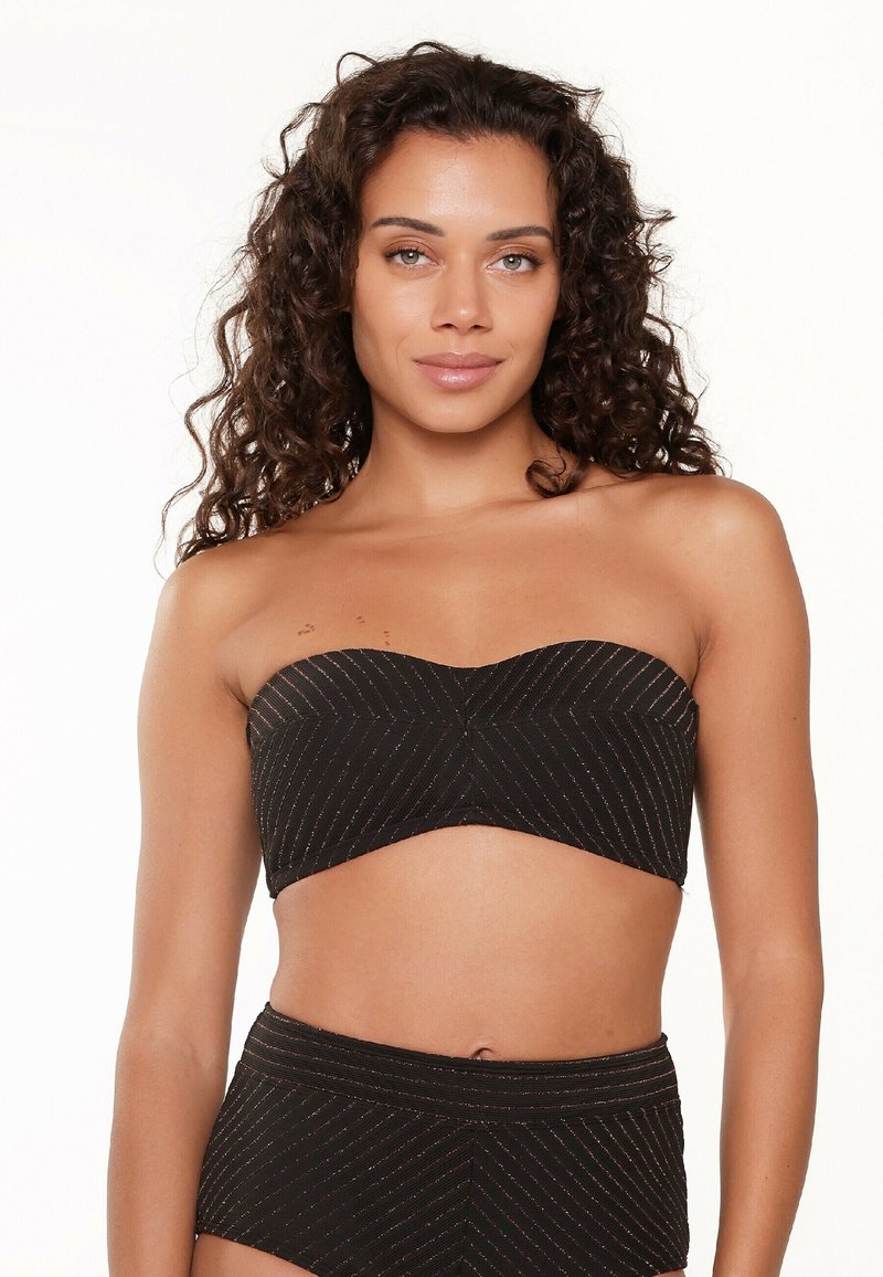 Sort bandeau-top med horisontale metalliske striber, der har en glat tekstur og struktureret design. Ingen stropper for et sømløst look.