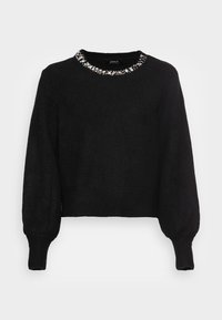 Svart strikket genser med rund hals, ribbestrikkede mansjetter og dekorativ perlekoll. Myk tekstur og litt cropped design.