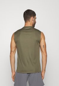 Reebok TRAIN SLEEVELESS TECH T-SHIRT - Tops - army green