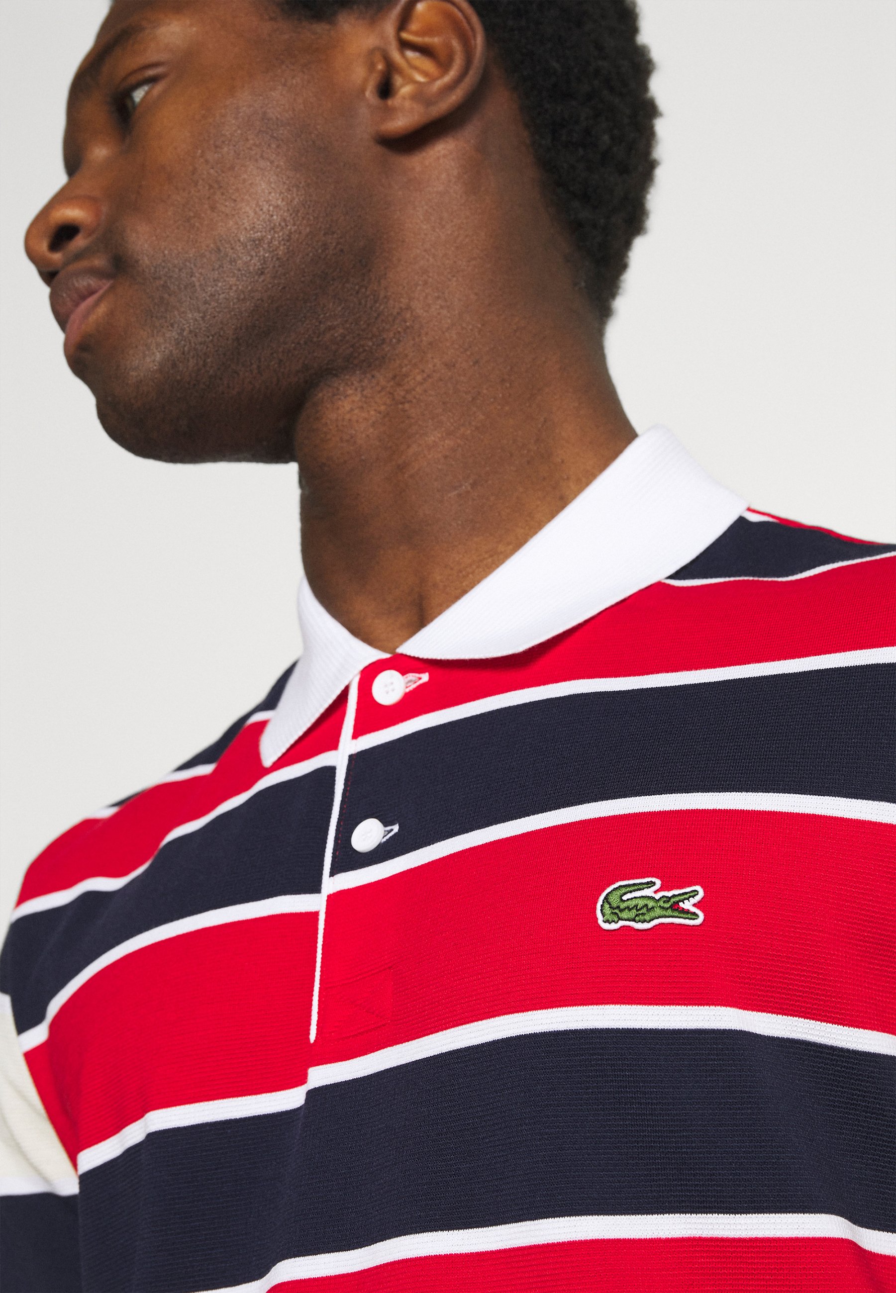 pull lacoste rouge et blanc