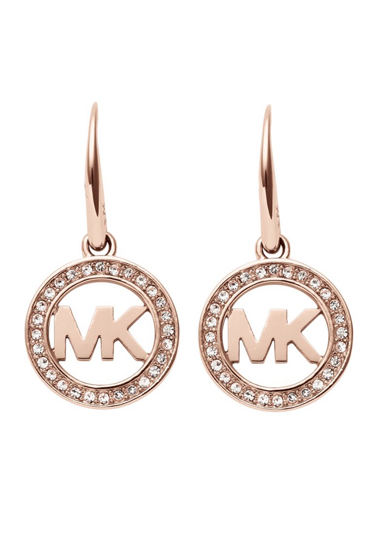 Boucles d'oreilles en or rose avec un design circulaire et un logo "MK" au centre, entouré de cristaux clairs étincelants sur l'anneau extérieur.