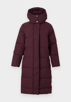 Pikk burgundi värvi pehme talvejope kõrge krae, nööbid, peidetud eesmine sulgur ja küljetaskud, näidatud valgel taustal.