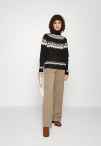 ONLY Tall ONLMARJANA HIGHNECK - Camisola - black/pumice stone/taupe gray