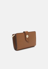 MICHAEL Michael Kors CHARM WALLET - Rahakott - luggage