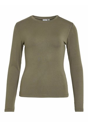 Camiseta de manga larga en verde oliva, fabricada con un tejido suave y elástico. Presenta un cuello redondo y un diseño ajustado con costuras mínimas.