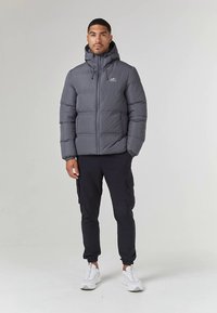 CLOSURE London LOGO RACER PUFFER JACKET - Zimní bunda - charcoal