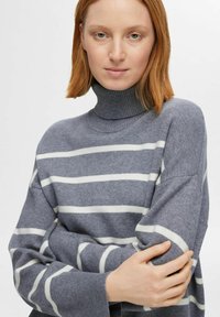 Selected Femme SLFKAMMA ROLL NECK - Pullover - medium grey melange