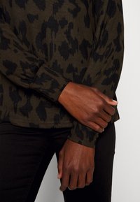 ONLY Tall ONLELCOS EMMA HOOD - Πουλόβερ - grape/black