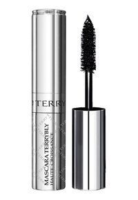 Schwarze Mascara mit einer strukturierten Bürste, untergebracht in einem reflektierenden silbernen Tubus mit geprägtem Branding und einem glatten Deckel.