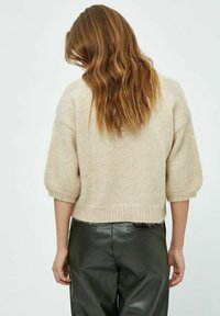 Thumbnail Image 3
