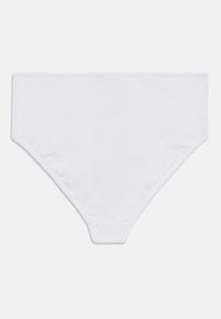 Biele bavlnené spodné prádlo v štýle bikín s hladkou textúrou, vysokým pásom a trojuholníkovým tvarom, s prešitými okrajmi a bez viditeľných vzorov.