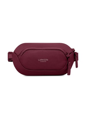 Riñonera Burgundy Larkson Hamburg con dos compartimentos con cremallera y correa ajustable, diseñada para llevar sin usar las manos.