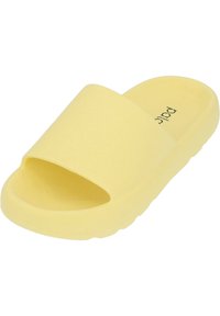 Infradito giallo con design a fascia larga, materiale testurizzato, punta aperta e suola spessa per il massimo comfort.