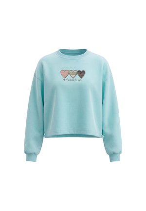 Lyseblå cropped sweatshirt med lange ærmer, tre multifarvede hjerter og teksten "Pookier for life" på forsiden.