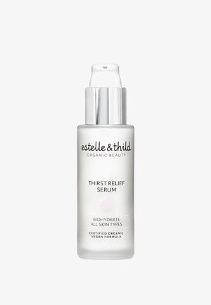 Klar glass pumpflaske med sølvhette. Etiketten har svart tekst og et rosa blomsterdesign. Inneholder organisk vegansk serum for fuktighet.