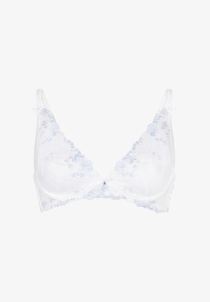 Weißer Spitzen-BH mit floraler Stickerei, verstellbaren Trägern und kleinen Schleifen nahe den Trägern, auf einem einfarbigen weißen Hintergrund präsentiert.