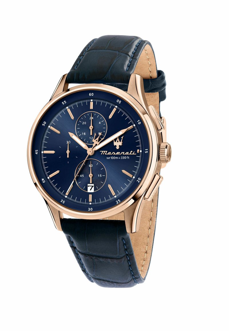 Orologio cronografo con quadrante blu, cassa in oro rosa e cinturino in pelle di coccodrillo blu navy. Presenta tre quadranti secondari e una finestra per la data.