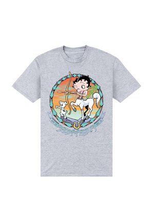 Camiseta gris con un diseño de cartoon colorido que muestra a una niña con un arco y flecha montando un unicornio junto a un oso, enmarcado por hojas.