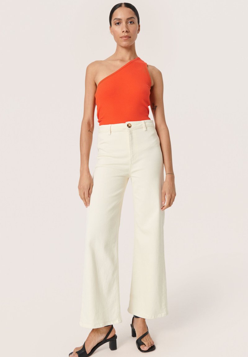 Soaked in Luxury Top rood