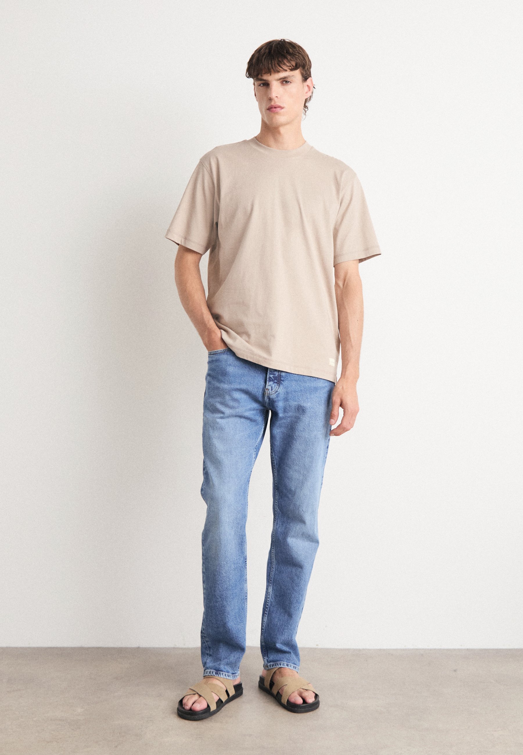 Calvin Klein Jeans STANDARD - Straight leg jeans - denim medium