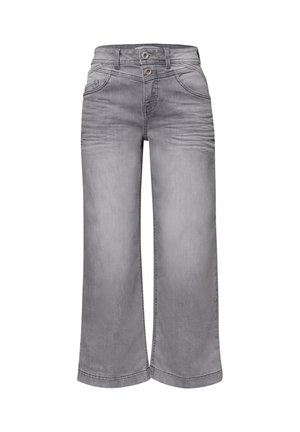 Jean gris coupe large et courte avec fermeture à double bouton, poches avant, et texture subtilement délavée sur les cuisses.