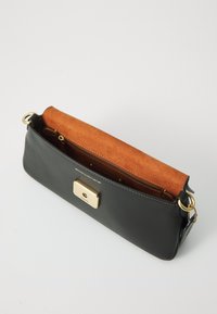 COACH JET SHOULDER BAG - Geantă de mână - black