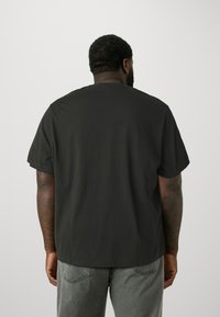 Lacoste PLUS - Basic T-shirt - noir