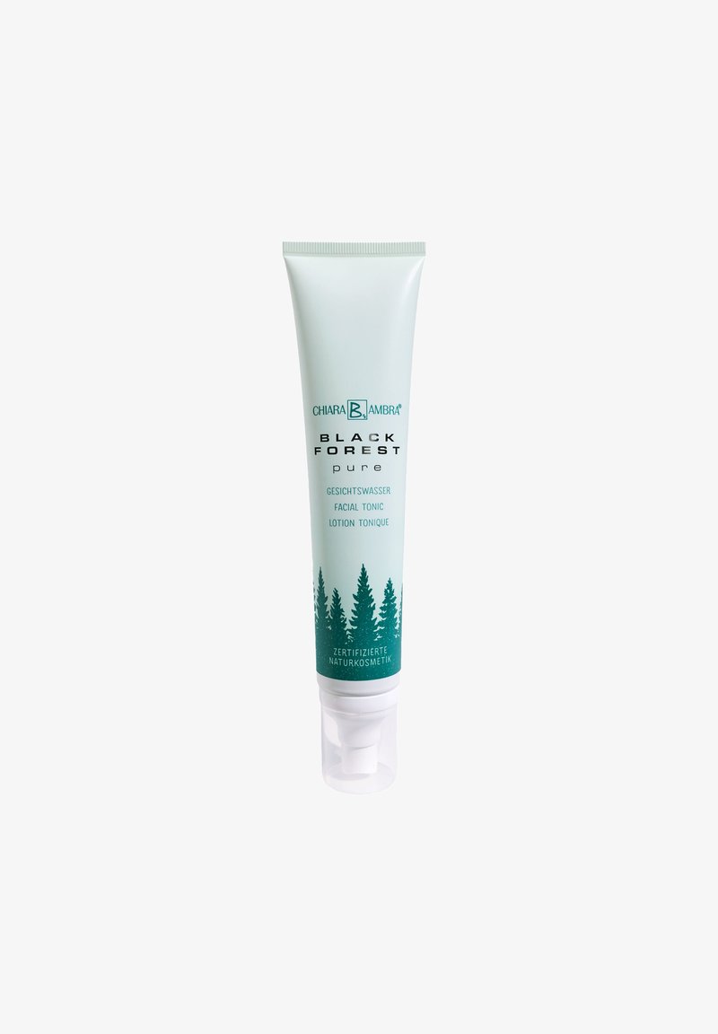 Gesichtstonik-Röhre mit der Aufschrift "Black Forest Pure" von Chiara Ambra, mit grünen Baum-Silhouetten und weißem Pumpspender.