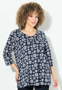 Marineblaues Tunika mit Dreiviertelärmeln, verziert mit einem weißen und lila Schneeflocken-Muster. Weicher Stoff mit einem V-Ausschnitt und lockerer Passform.