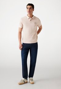 Guess CLASSIQUE - Polokošeľa - puderrosa
