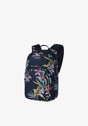 Schwarzer Dakine-Rucksack mit rosa-, lila- und gelbfarbenen Blumenmustern, gepolsterten Schultergurten sowie vorderen und oberen Reißverschlussfächern.