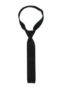 Corbata de punto negra con una superficie texturizada y un color sólido. Presenta un diseño sencillo con un extremo puntiagudo.