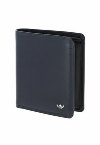 Portefeuille bi-pli en cuir bleu foncé avec bords cousus et petit emblème argenté sur le coin avant, présenté partiellement ouvert.