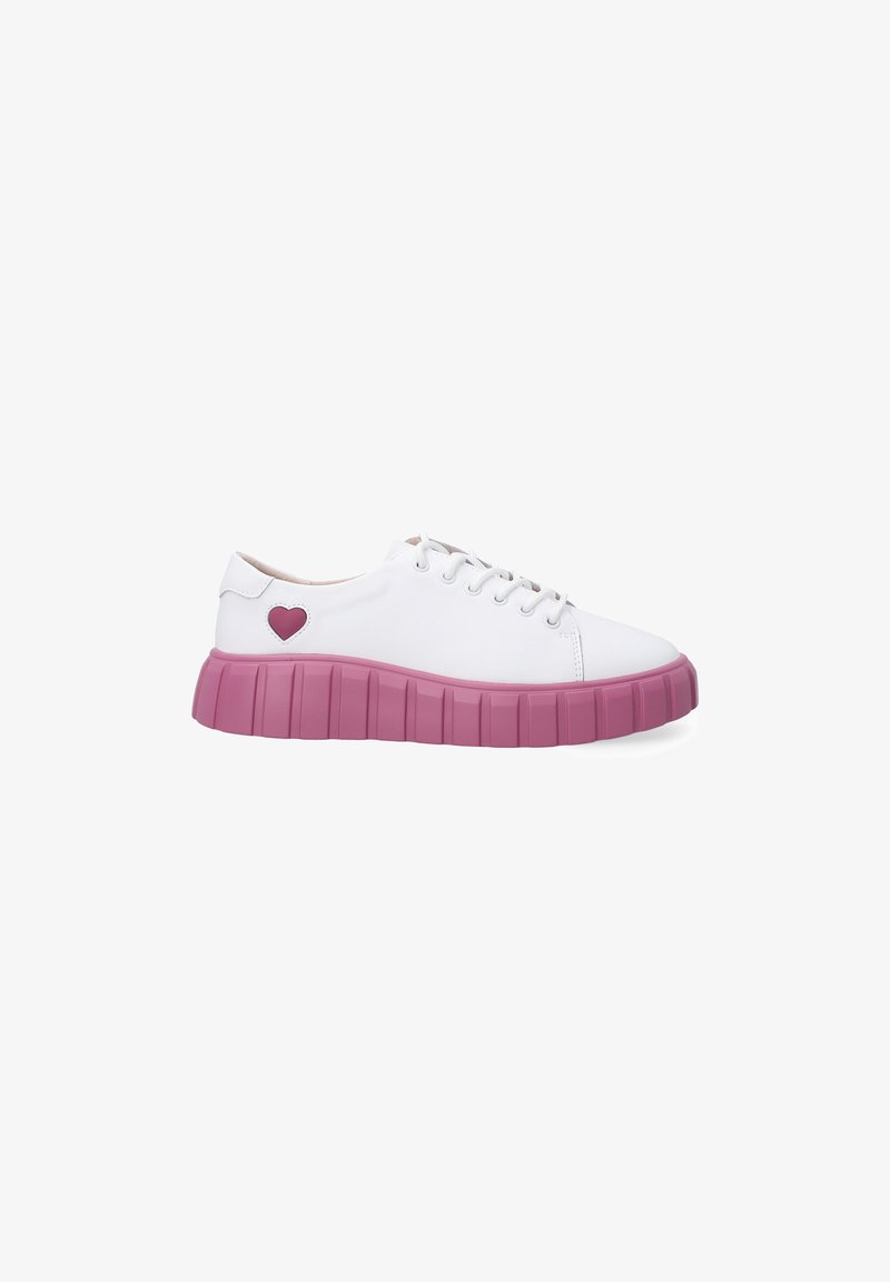 Weiße Leinenschuhe mit einer strukturierten rosa Gummisohle. Verfügt über einen kleinen Herzakzent in der Nähe der Ferse. Schnürdesign mit sechs Ösen.