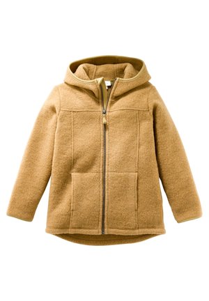 Cappotto color cammello in misto lana con zip frontale, cappuccio e due tasche frontali, caratterizzato da una texture morbida e finiture a contrasto intorno all'apertura del cappuccio.
