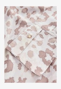 Selezionato, neutral animal print