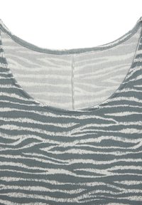 Grau-weiße gestreifte ärmellose Bluse mit rundem Halsausschnitt. Weicher, strukturierter Stoff mit einem dezenten Tigerstreifenmuster.