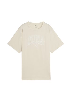 T-shirt in cotone beige con vestibilità comoda, caratterizzata da un design grafico bianco che dice "PUMA sports club" e un piccolo logo sopra.