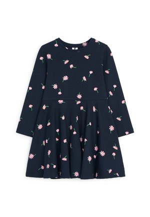 Robe fille manches longues bleu foncé avec petits motifs floraux roses et jupe évasée.