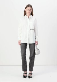 Karl Lagerfeld Jeans RELAXED  - Užsagstoma palaidinė - white