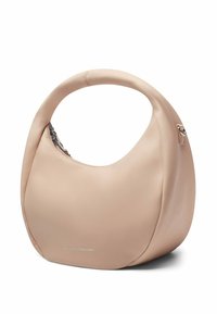Sac à main en cuir pêche au design arrondi et une seule poignée supérieure. Il dispose d'une fermeture éclair argentée et du branding "KEDDU COUTURE" en bas.