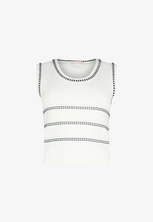 Witte mouwloze gebreide top met ronde hals en donkerblauwe gestikte bies langs de randen, en drie horizontale, gestikte donkerblauwe strepen aan de voorkant.