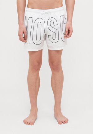 Shorts de baño blancos con letras "MOSCH" en contorno negro en la parte frontal, que cuentan con una cinturilla elástica y un cierre de cordón.