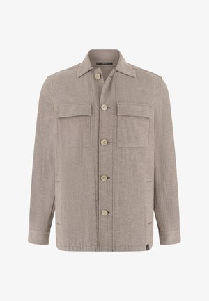 Beżowa koszula-blezer z długim rękawem, z ostrym kołnierzykiem, zapięciem na guziki z przodu, dwoma kieszeniami na klapki na piersiach oraz mankietami na rękawach.