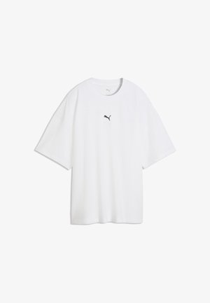 Hvid oversized T-shirt med korte ærmer og en lille sort Puma-logo centreret på brystet.