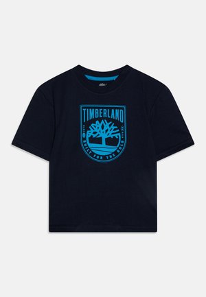 T-shirt en coton bleu marine avec col rond, arborant un logo et un graphique d'arbre Timberland turquoise au centre. Manches courtes ; coupe décontractée.