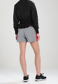 Under Armour Pantalón corto de deporte - grey