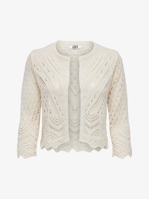 Chaqueta de punto color crema con abertura frontal, mangas tres cuartos y patrones intrincados de encaje por todo el tejido.