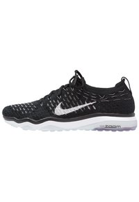 Scarpe Nike Zoom nere con tomaia in maglia, logo bianco, design testurizzato e suola intermedia bianca. Presentano una suola traslucida per una presa migliore.